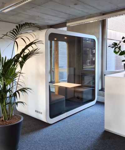 ofis toplanti gorusme odasi